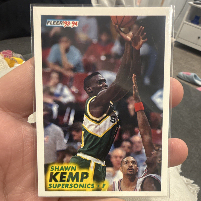 Fleer 1993 94 Shawn Kemp Base Set Seattle SuperSonics #199 NBA Card0