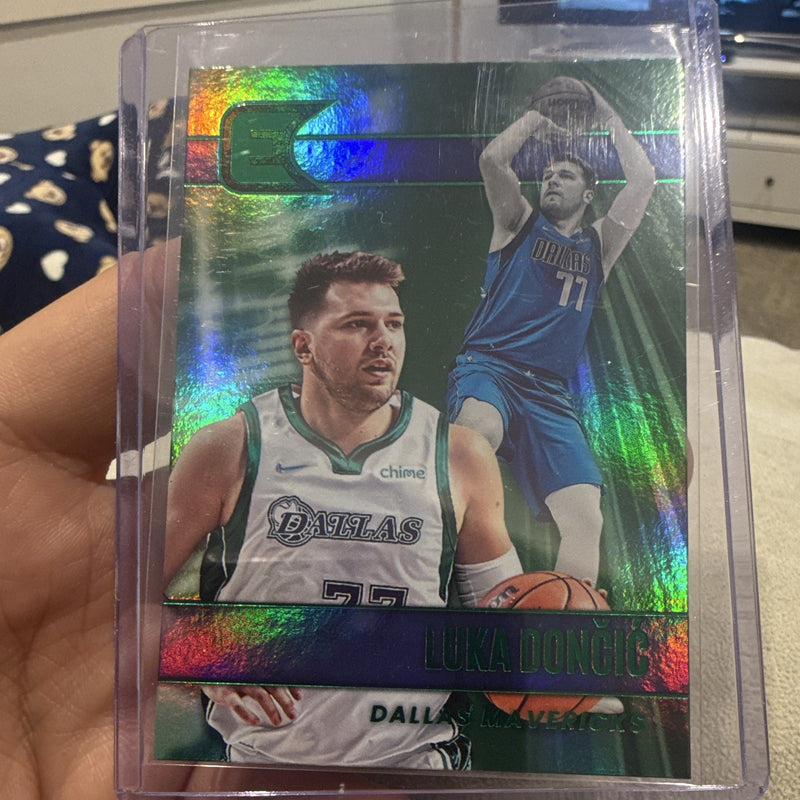 Panini Chronicles Essentials Luka Dončić Insert #304 Dallas Mavericks 2021 220