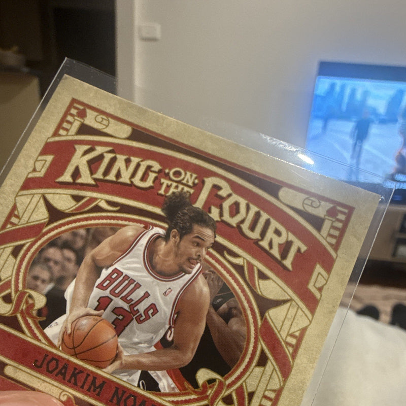 Panini 2010 Crown Royale King on the Court #2 Joakim Noah Chicago Bulls2