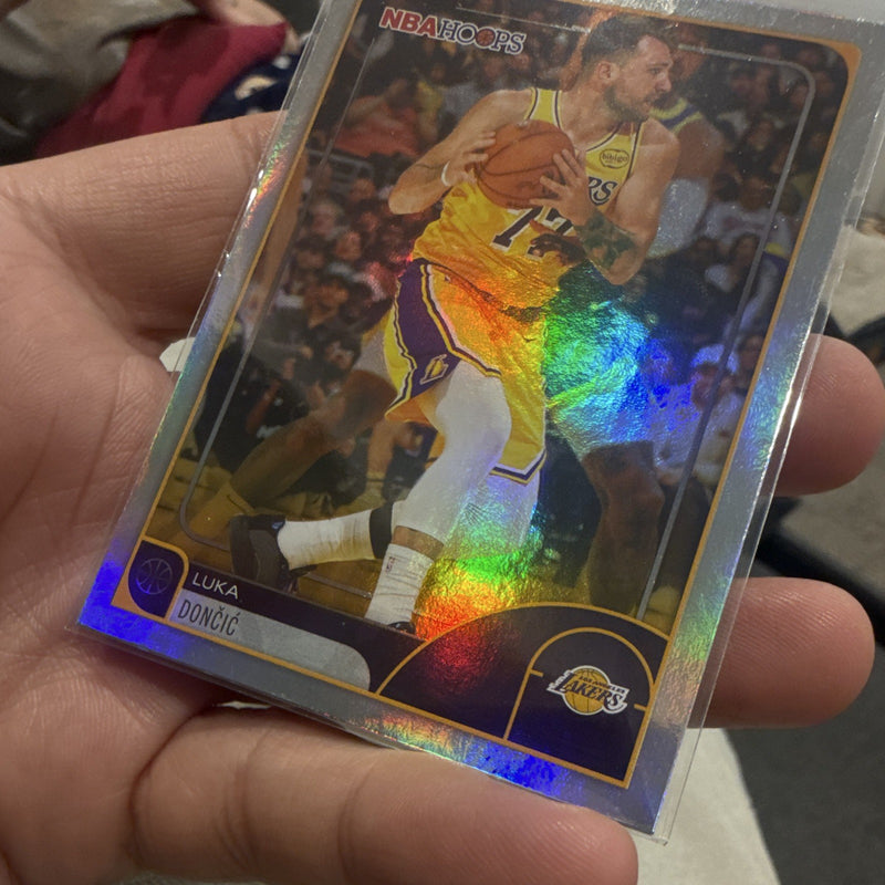 Topps NBA Hoops Luka Dončić Los Angeles Lakers Parallel/Variety No. 83