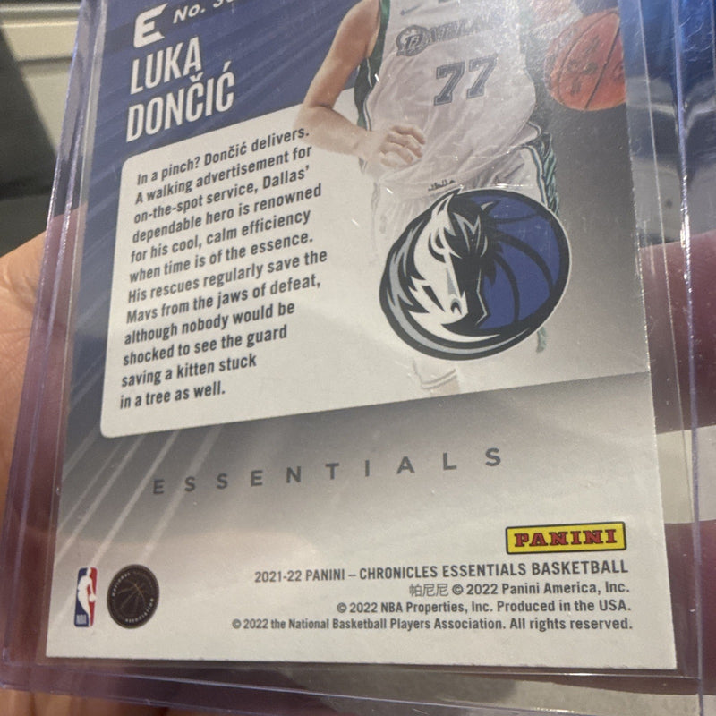 Panini Chronicles Essentials Luka Dončić Insert #304 Dallas Mavericks 2021 224