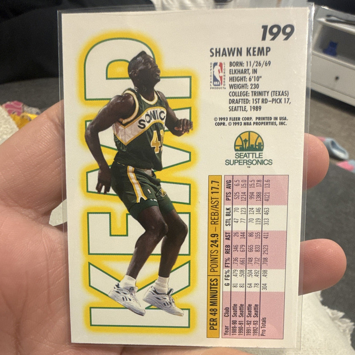 Fleer 1993 94 Shawn Kemp Base Set Seattle SuperSonics #199 NBA Card1