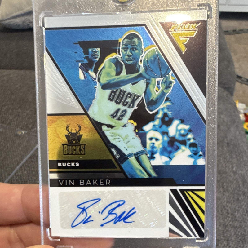 Panini 2022 23 Flux Signatures Vin Baker Autograph Milwaukee Bucks NO.FS VIN1