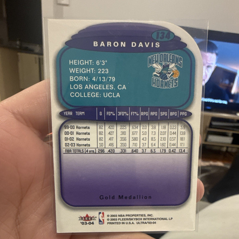 Fleer Ultra 2003 04 Gold Medallion #134 Baron Davis New Orleans Hornets1