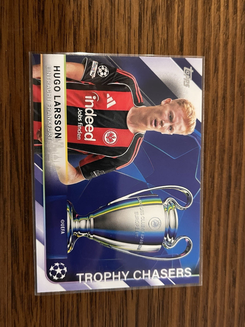 Topps UEFA Champions League Trophy Chasers Insert TC 16 Hugo Larsson Frankfurt0