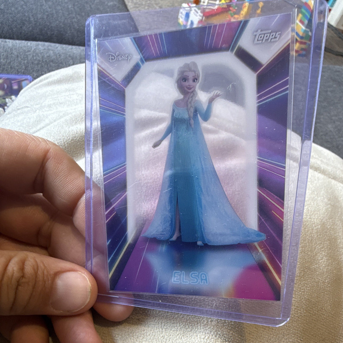 Topps Disney Neon 2026 Illuminated Neon Lights Elsa NPL-8 Trading Card0