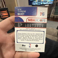 Topps NBA Hoops Tyrese Maxey Philadelphia 76ers Hologram   258 (2024 25)1