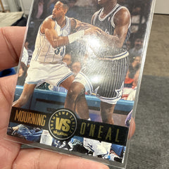 SkyBox Showdown Series Insert SS3 Mourning vs O'Neal 1993 NBA Hornets Magic3
