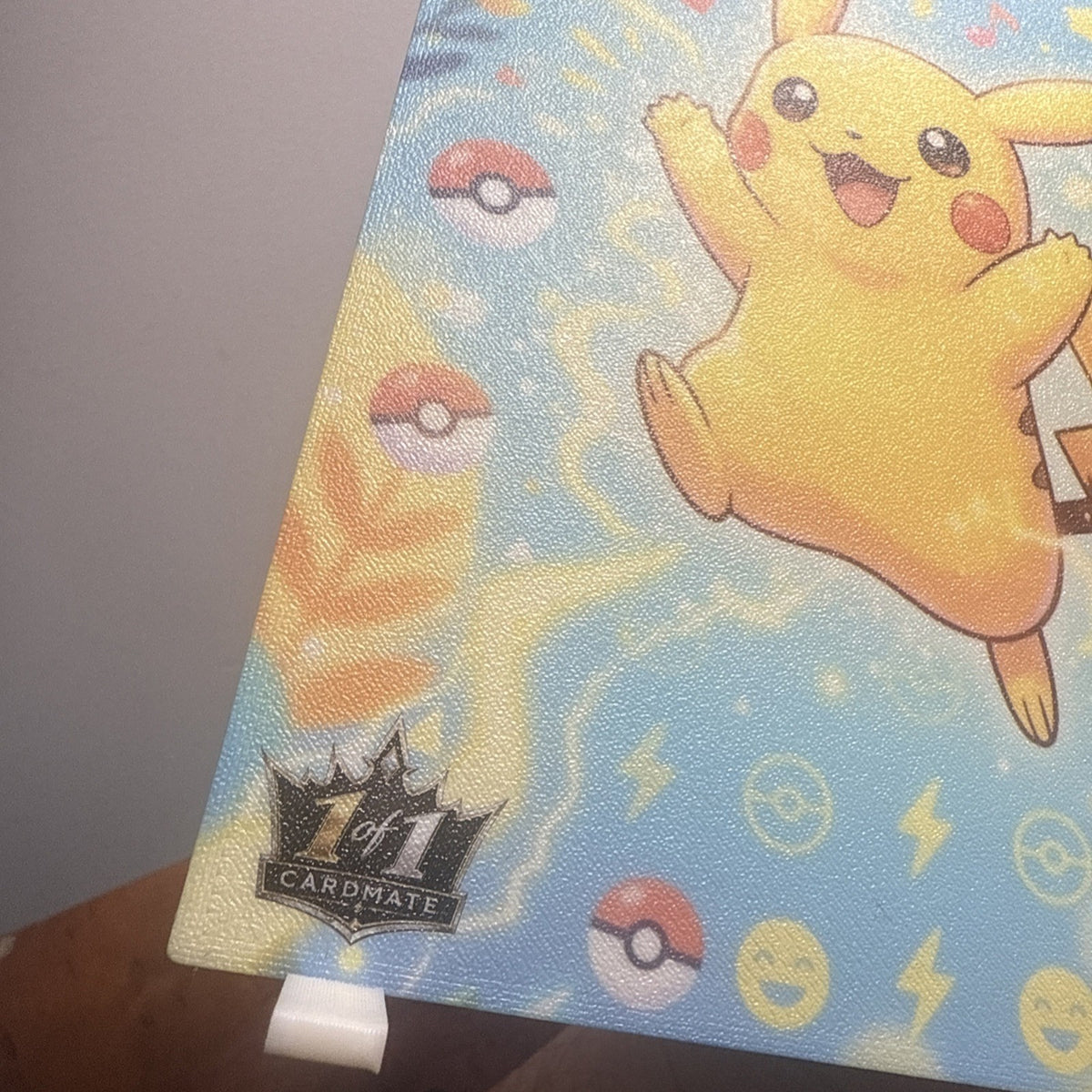 Wizards of the Coast Pikachu 58/102 Jungle Unlimited 1999 w/ 1/1 Cardmate Stand4