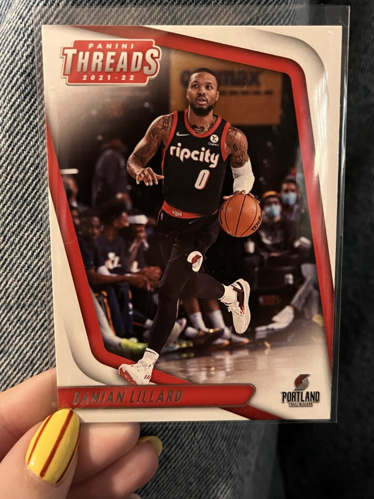 Damian Lillard Base Set Panini Chronicles Threads 2021-22 #77 Trail Blazers1