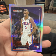 Topps NBA Hoops Tyrese Maxey Philadelphia 76ers Hologram   258 (2024 25)0