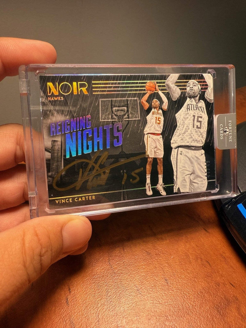 2019 20 Panini Noir Reigning Nights Signatures Vince Carter1