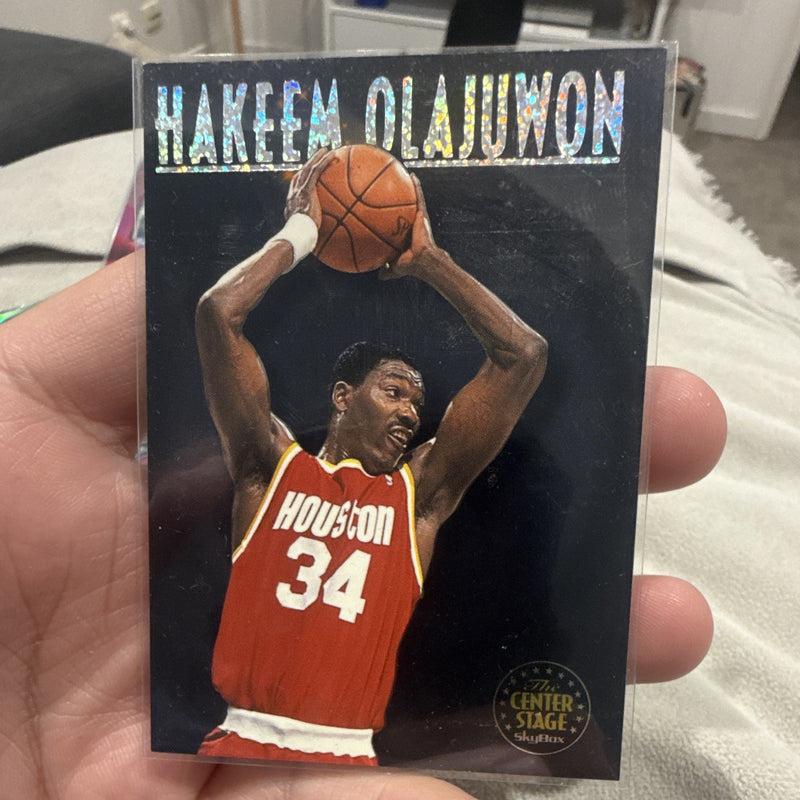 SkyBox The Center Stage Insert 1993 94 Hakeem Olajuwon Rockets CS60