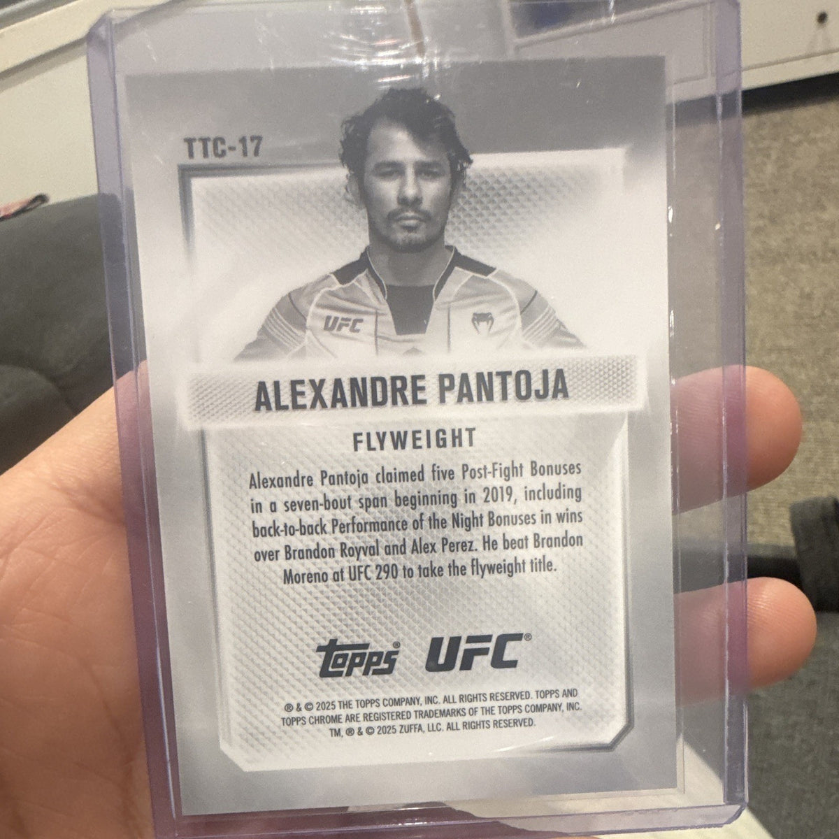 Topps 2025 Topps Chrome UFC Top of the Class Alexandre Pantoja Blue 115/1501