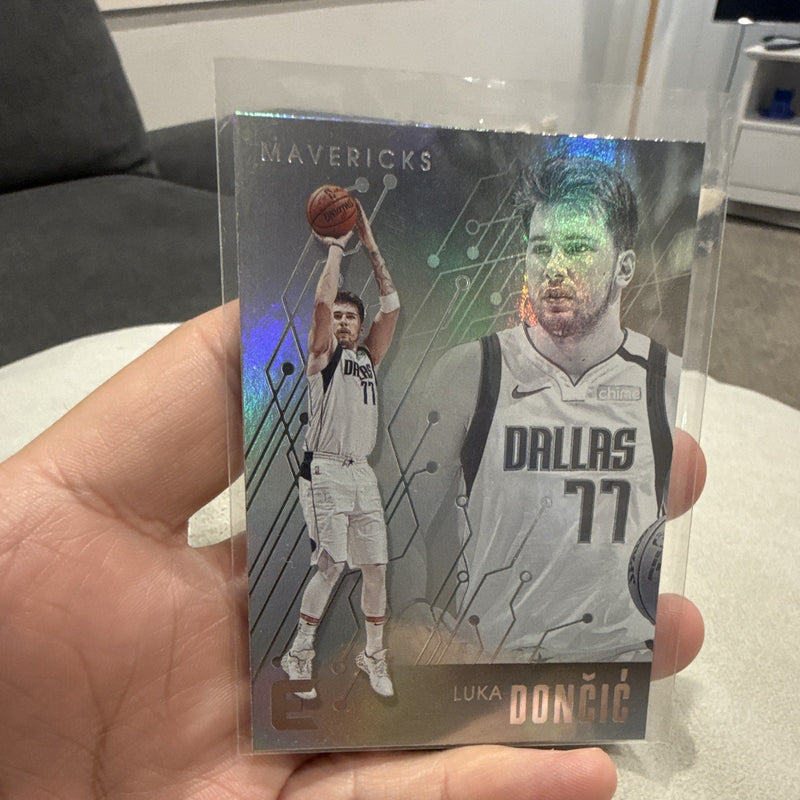 Panini 2019 20 Chronicles Essentials Insert Luka Dončić Mavericks 2060