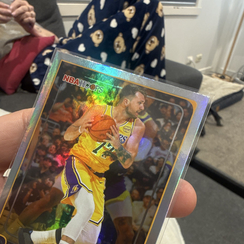 Topps NBA Hoops Luka Dončić Los Angeles Lakers Parallel/Variety No. 82