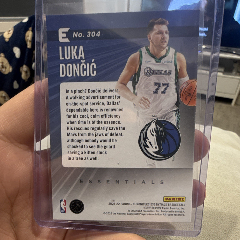 Panini Chronicles Essentials Luka Dončić Insert #304 Dallas Mavericks 2021 221