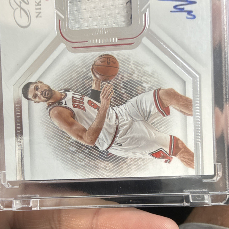 Nikola Vučević Patch Auto 2022 23 Panini Flawless HPA NKV 25/254