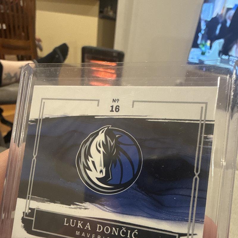 Panini Impeccable Basketball 2022 23 Luka Dončić #16 Dallas Mavericks Card2