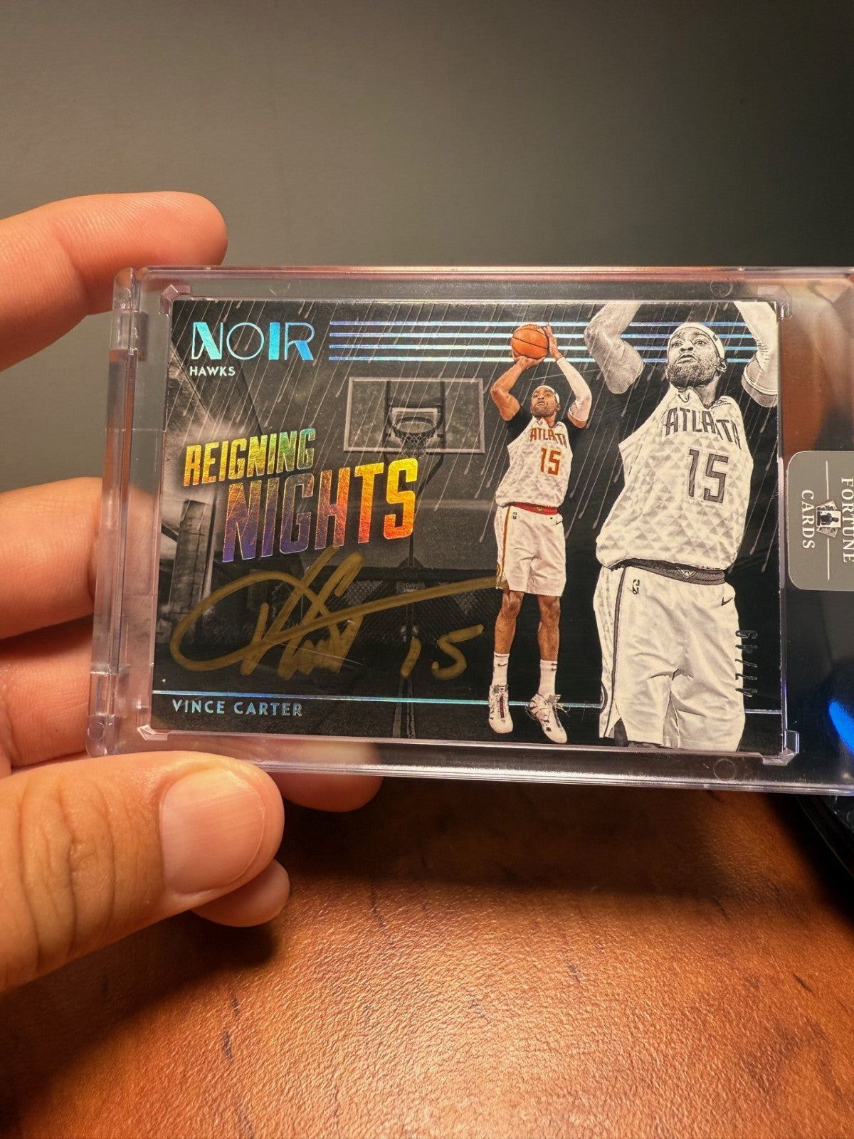 2019-20 Panini Noir Reigning Nights Signatures Vince Carter0
