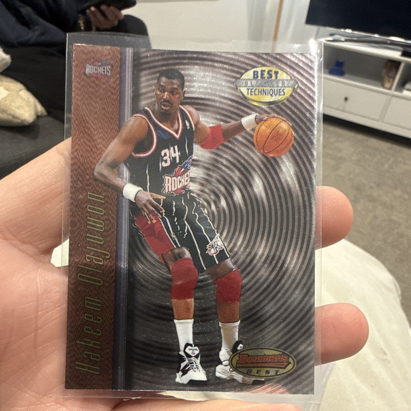 Topps 1998 Bowman's Best Best Techniques T8 Hakeem Olajuwon Rockets0