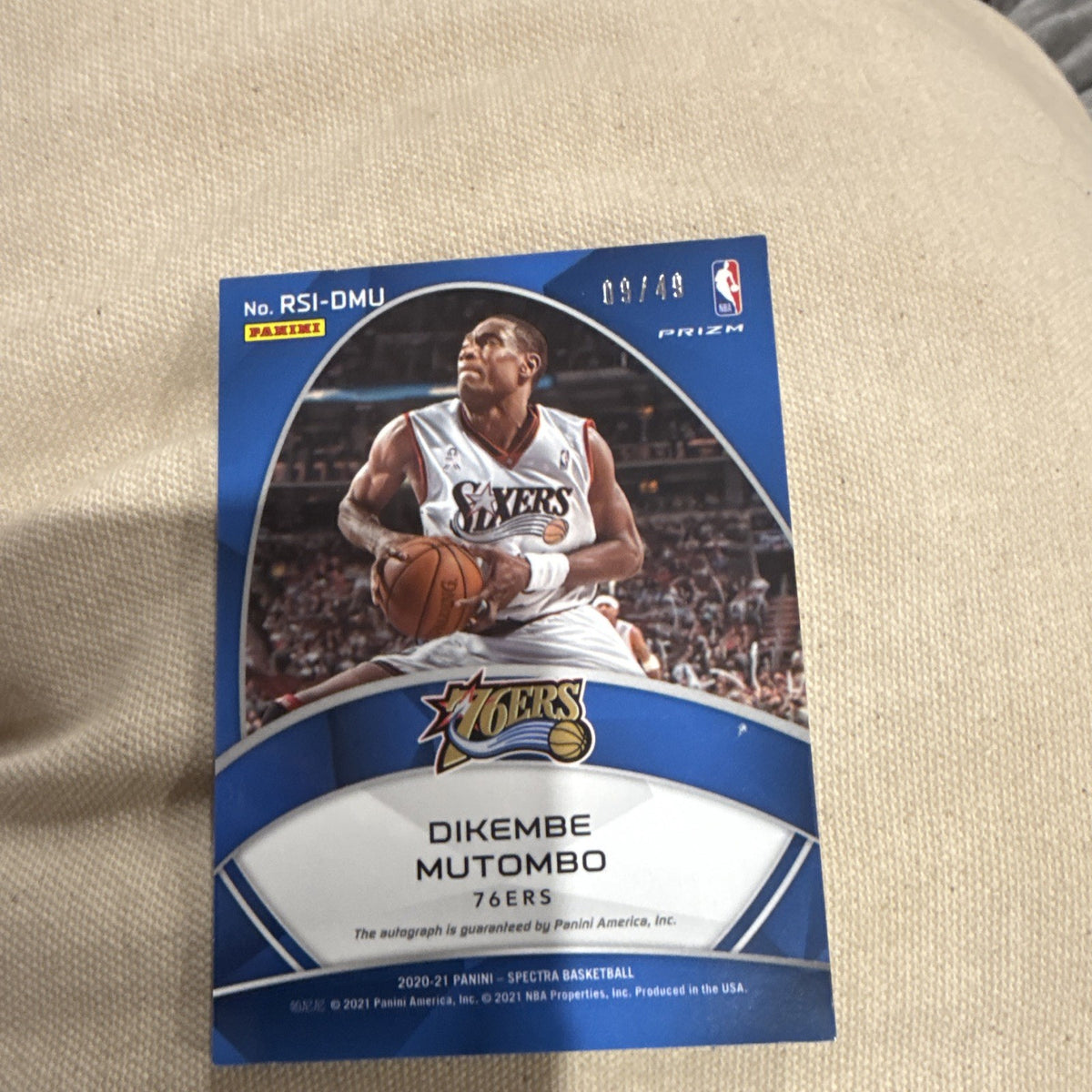 Panini Spectra 2020-21 Dikembe Mutombo Radiant Prizm Auto 09/49 RSI-DMU2