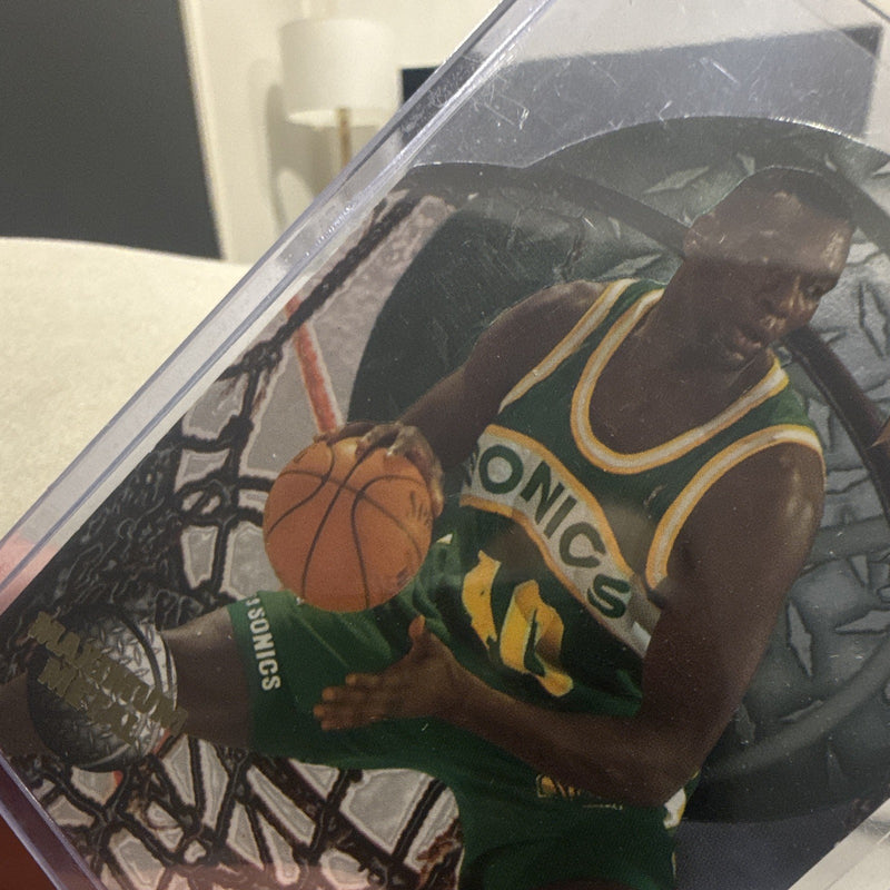 Fleer 1994 95 Fleer Metal Shawn Kemp Insert Seattle SuperSonics NBA4