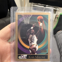 SkyBox Karl Malone Base Set Utah Jazz 1989 90 NBA Card #282 (1990)0