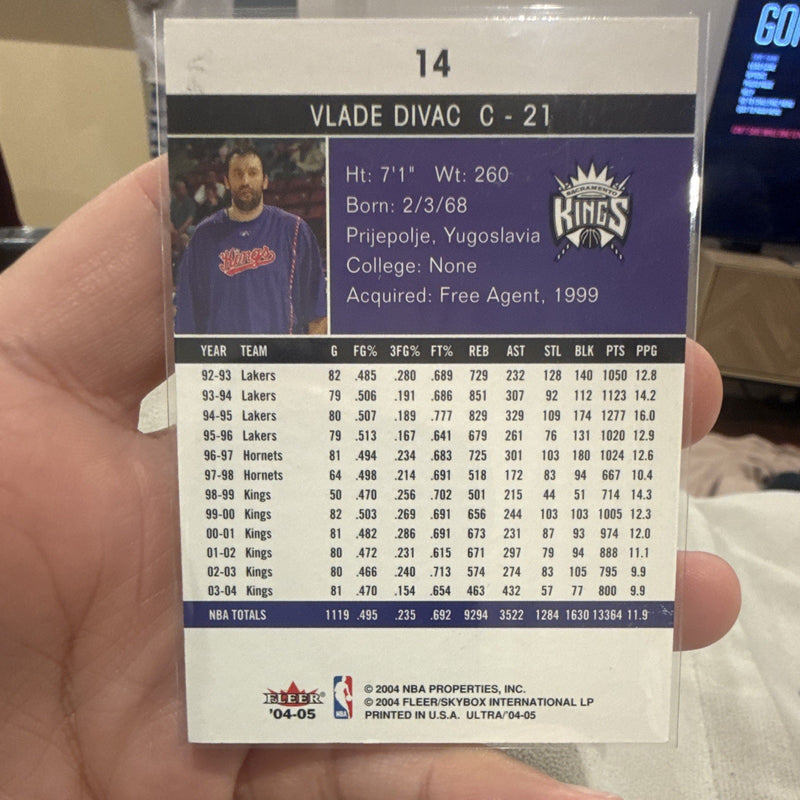 Fleer Ultra 2004 05 Vlade Divac Base Set #14 Sacramento Kings NBA Card1