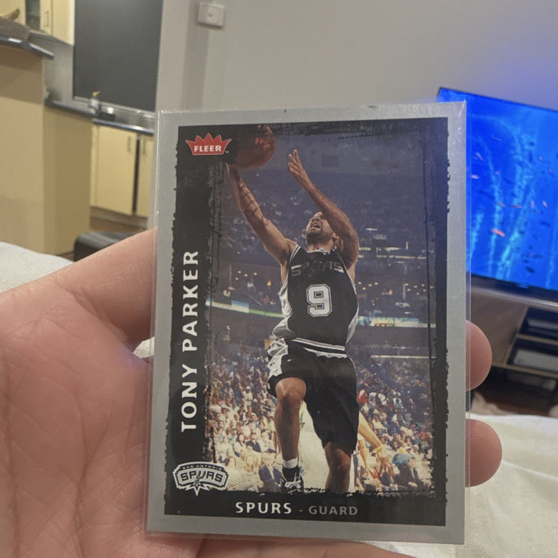 Fleer 2008 09 NBA Fleer Tony Parker Base #115 San Antonio Spurs Card0
