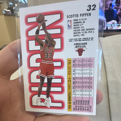 Fleer 1993 94 Fleer Scottie Pippen Base Set Chicago Bulls #32 NBA Card1