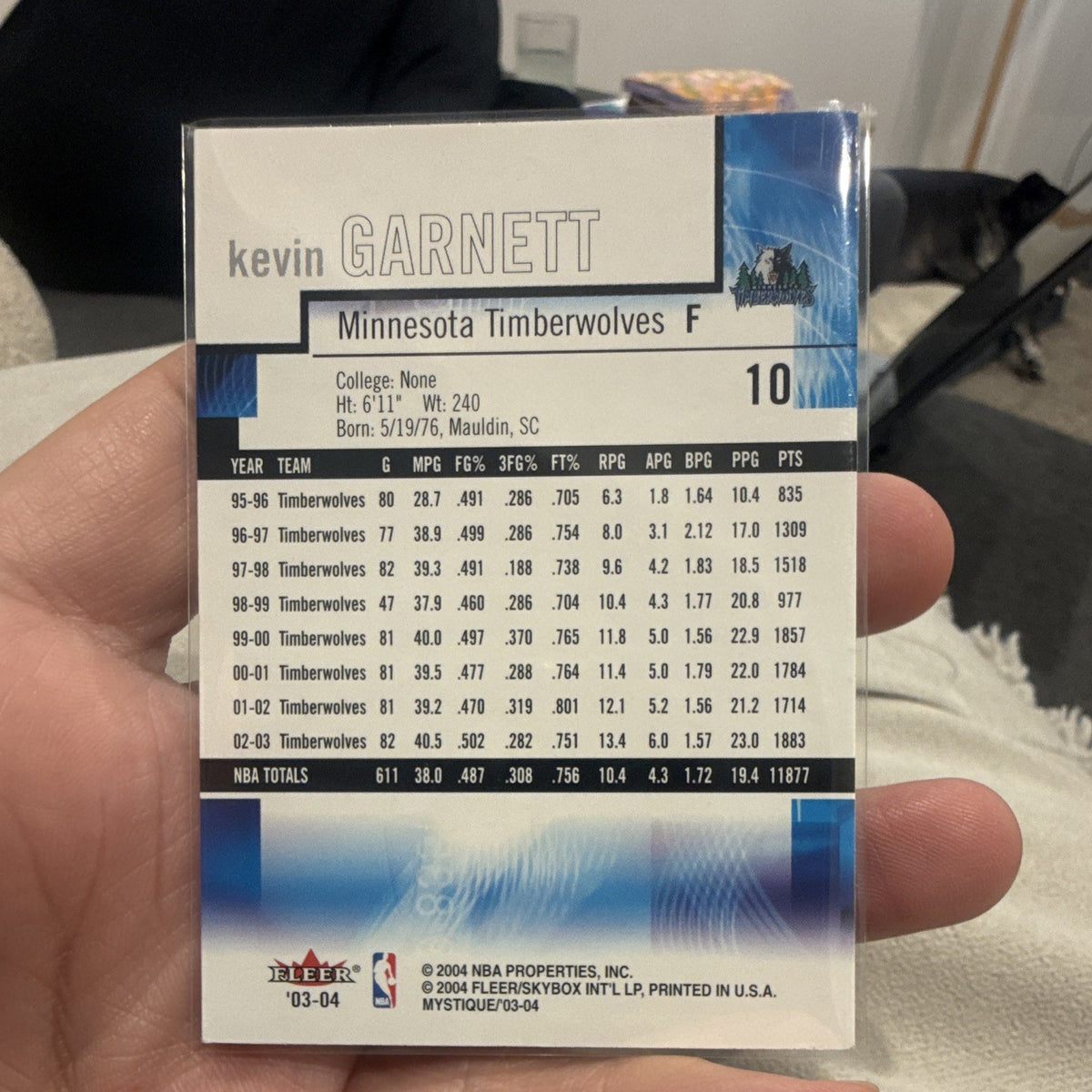 Fleer 2003 04 Mystique Kevin Garnett Base Set #10 Minnesota Timberwolves1