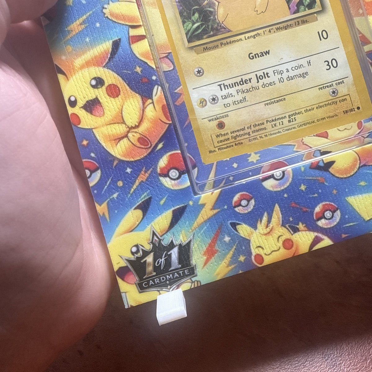 Wizards of the Coast Pikachu 58/102 Jungle Unlimited 1999 w/ 1/1 Cardmate Stand5
