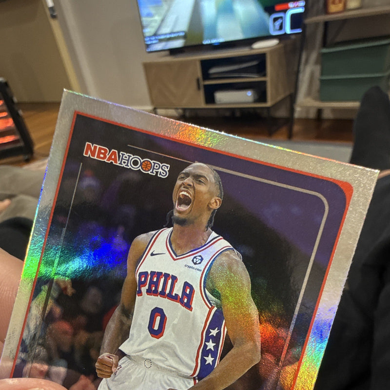 Topps NBA Hoops Tyrese Maxey Philadelphia 76ers Hologram   258 (2024 25)2