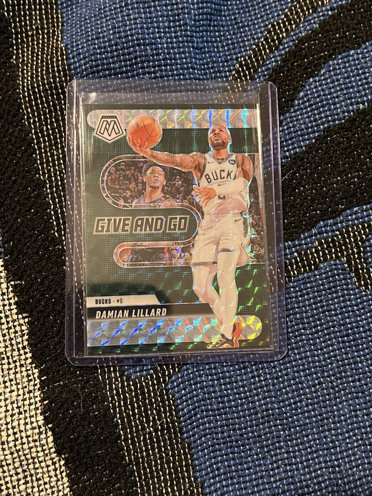 Panini 2024 25 Mosaic Give and Go Prizm Insert No.14 Damian Lillard Bucks0