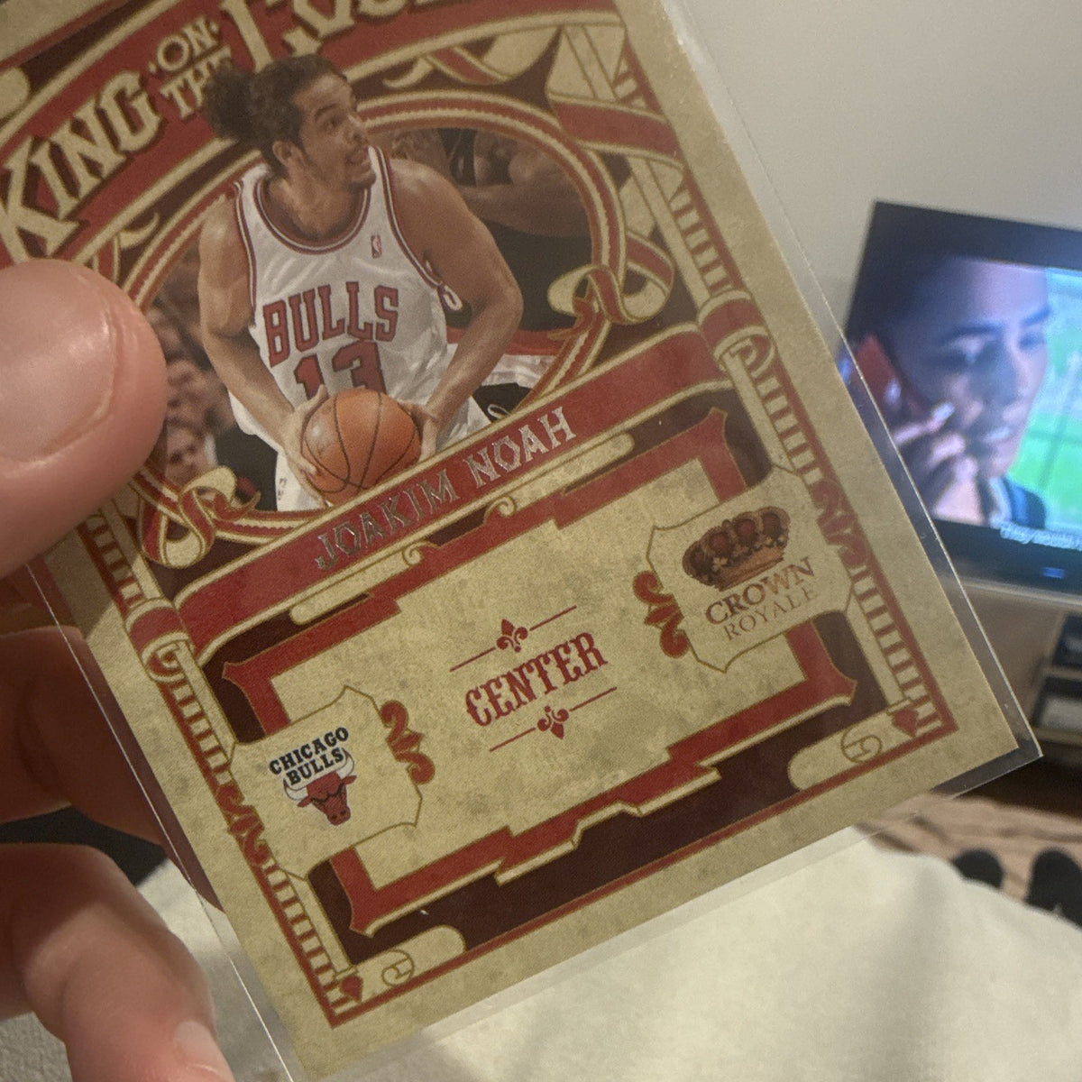 Panini 2010 Crown Royale King on the Court #2 Joakim Noah Chicago Bulls3