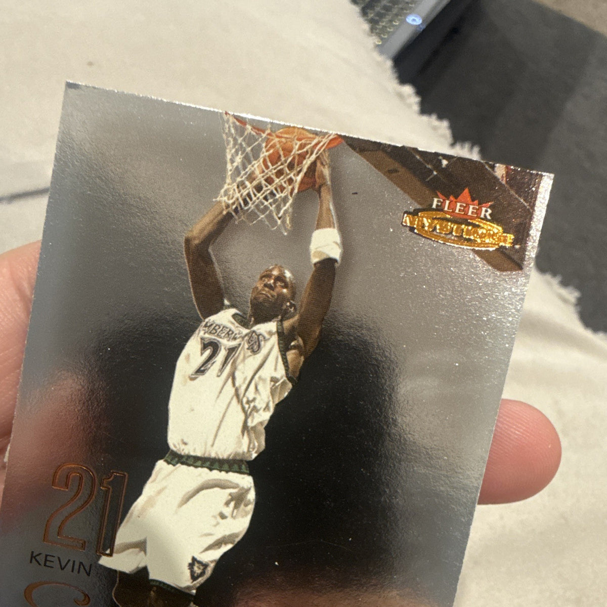 Fleer 2003 04 Mystique Kevin Garnett Base Set #10 Minnesota Timberwolves2