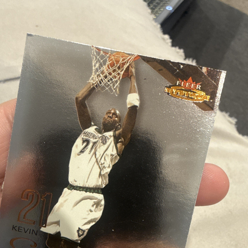 Fleer 2003 04 Mystique Kevin Garnett Base Set #10 Minnesota Timberwolves2