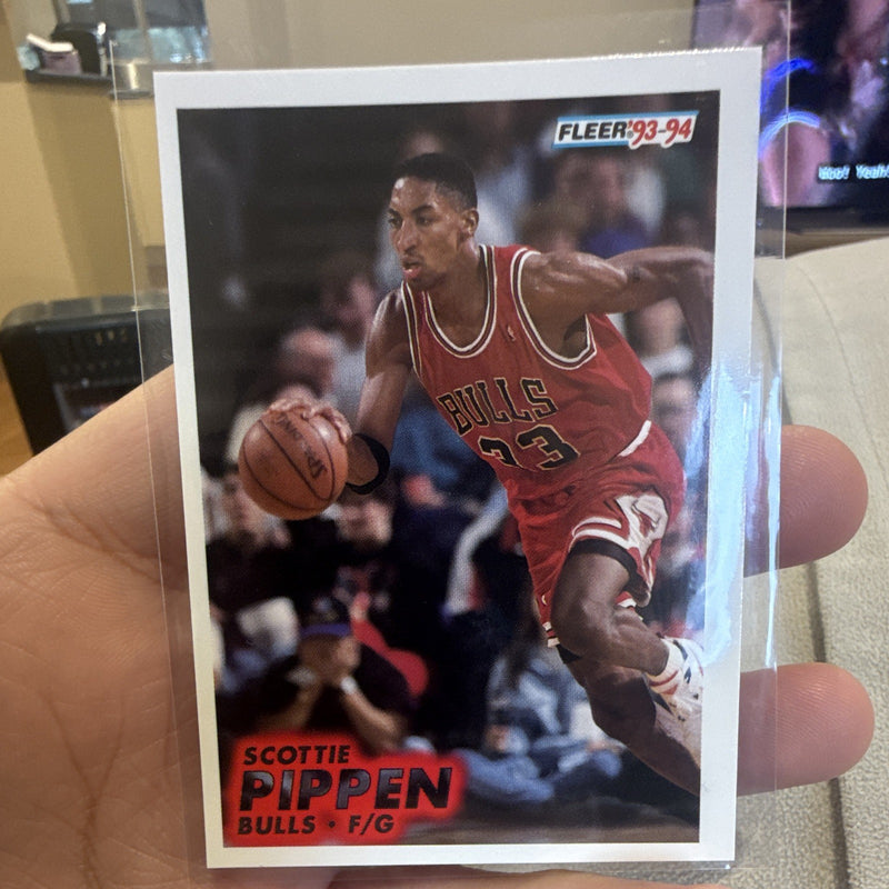 Fleer 1993 94 Fleer Scottie Pippen Base Set Chicago Bulls #32 NBA Card0
