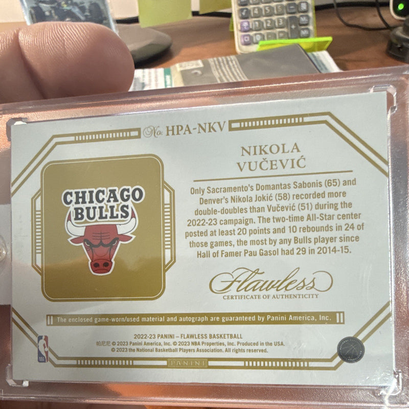 Nikola Vučević Patch Auto 2022 23 Panini Flawless HPA NKV 25/251
