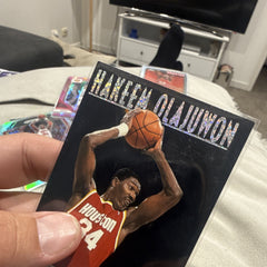 SkyBox The Center Stage Insert 1993 94 Hakeem Olajuwon Rockets CS62