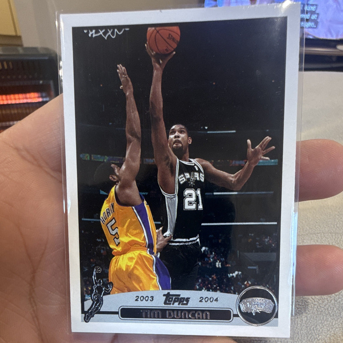 Topps Tim Duncan Base 2003 04 Topps #21 San Antonio Spurs NBA Card0