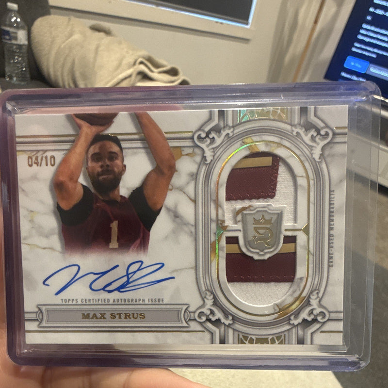 Topps 2023 24 Royalty Regalia Relic Signatures Max Strus RRS MST 04/100