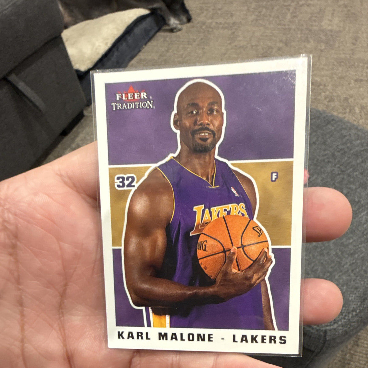 Fleer Tradition Karl Malone Base Set Los Angeles Lakers #32 2003 04 NBA0