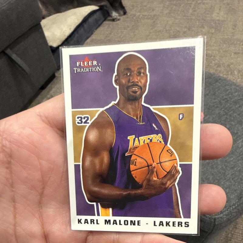 Fleer Tradition Karl Malone Base Set Los Angeles Lakers #32 2003 04 NBA0
