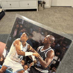 SkyBox Showdown Series Insert SS3 Mourning vs O'Neal 1993 NBA Hornets Magic2