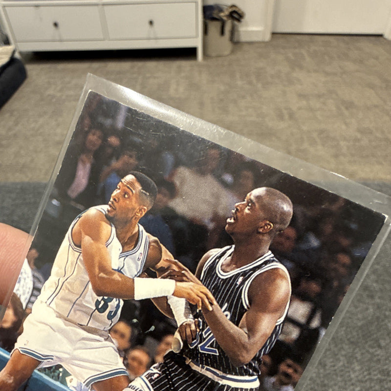 SkyBox Showdown Series Insert SS3 Mourning vs O'Neal 1993 NBA Hornets Magic2
