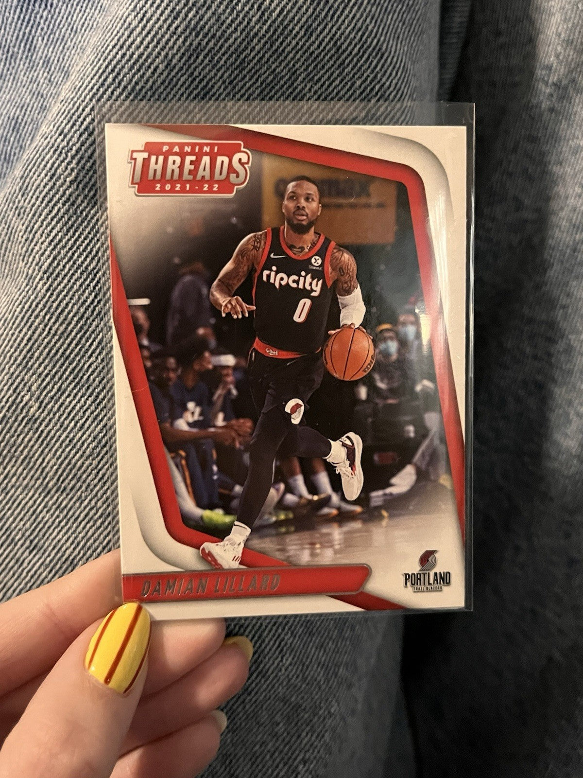 Damian Lillard Base Set Panini Chronicles Threads 2021-22 #77 Trail Blazers0