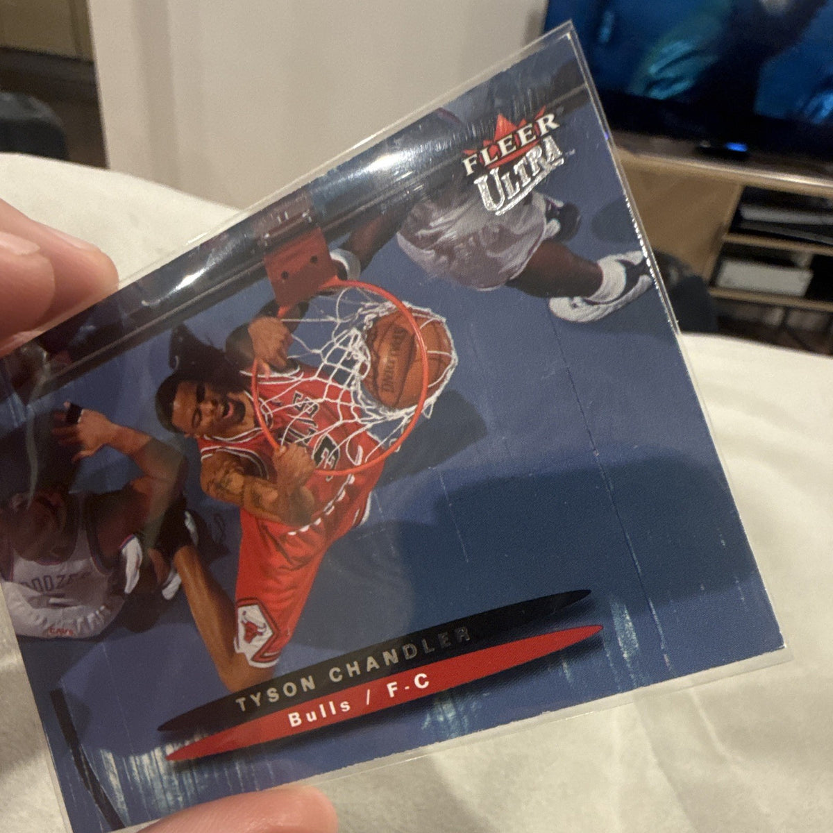 Fleer Ultra Tyson Chandler Base Set Chicago Bulls 35 2003-04 NBA Card2